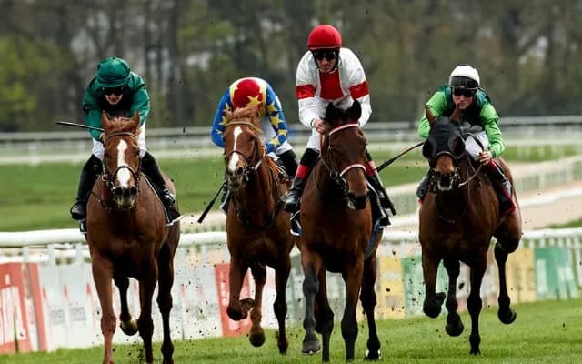 Role of "Pacemakers" in Horse Racing
